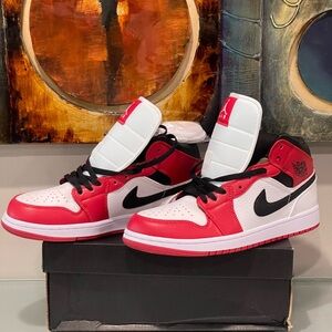 NWT Nike Air Jordan 1 Mid Size 9.5